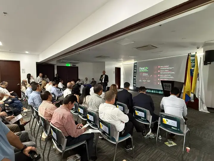 Empresarios en la formación de IA de Fenalco Tolima